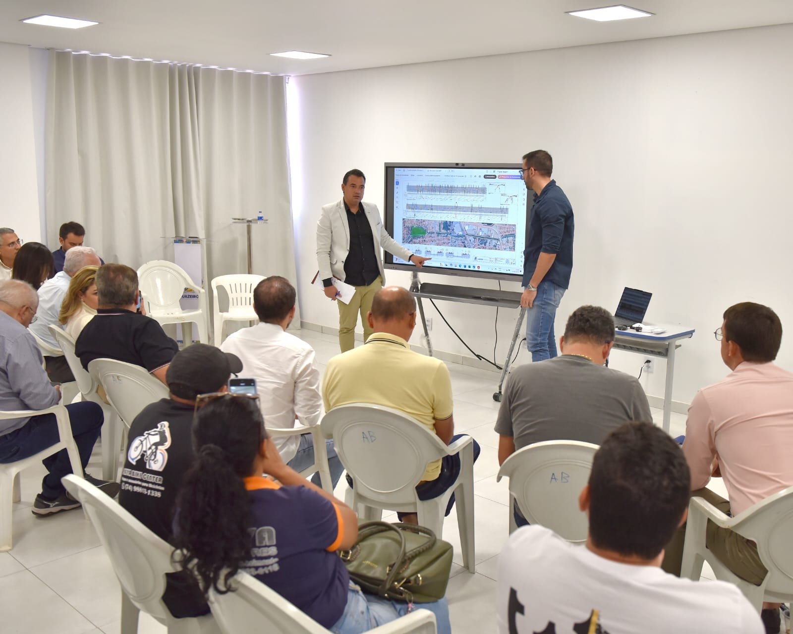 Prefeito de Juazeiro se reúne com empresários e apresenta novas intervenções que vão transformar a Travessia Urbana em um Complexo Viário