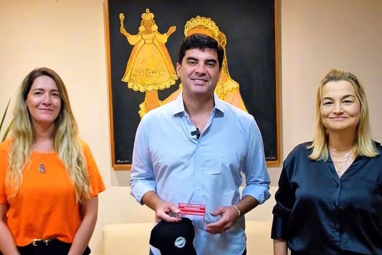 Setur-PE e Instituto Banco Vermelho inauguram banco gigante em Caruaru