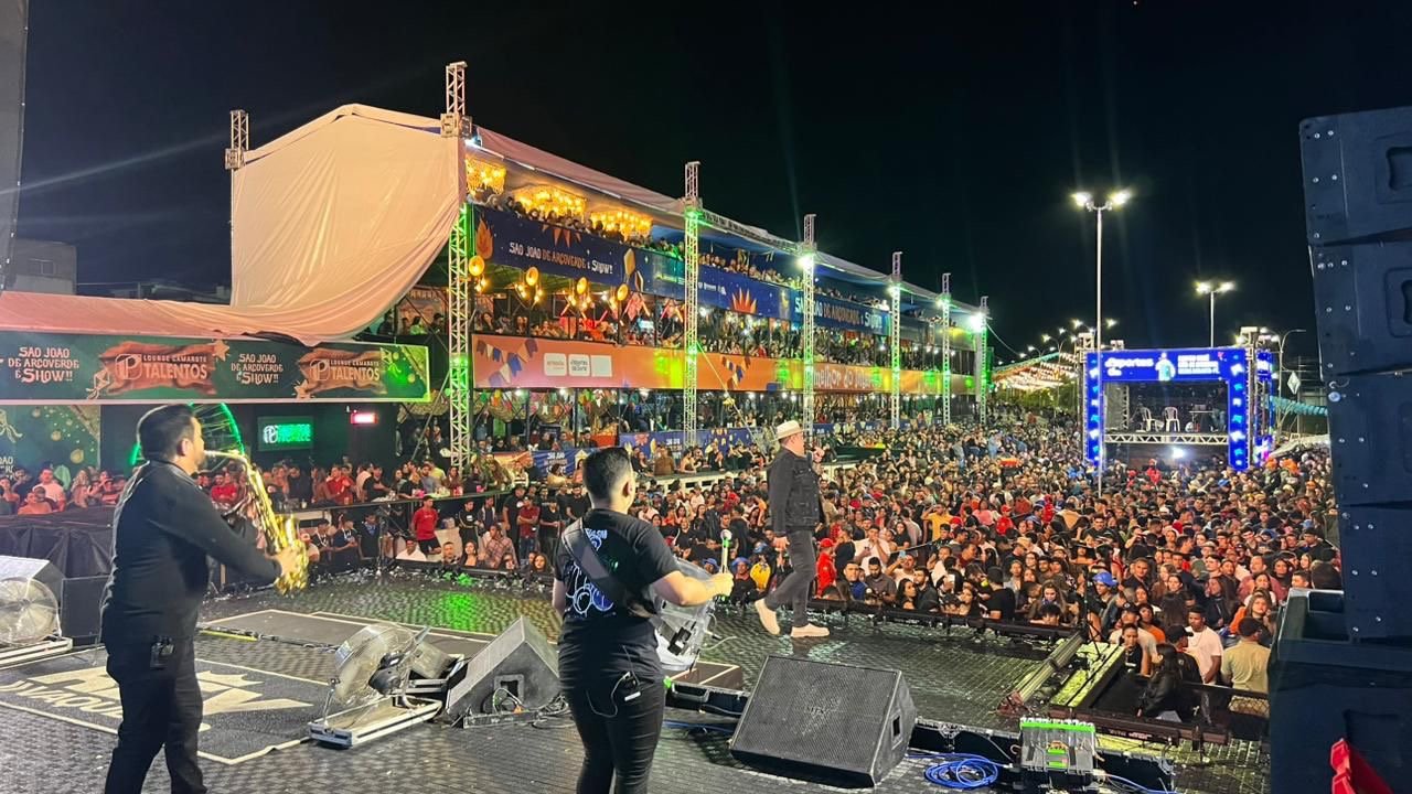 Sétima noite do São João de Arcoverde 2025 tem animação, forró e participação especial no encerramento da noite