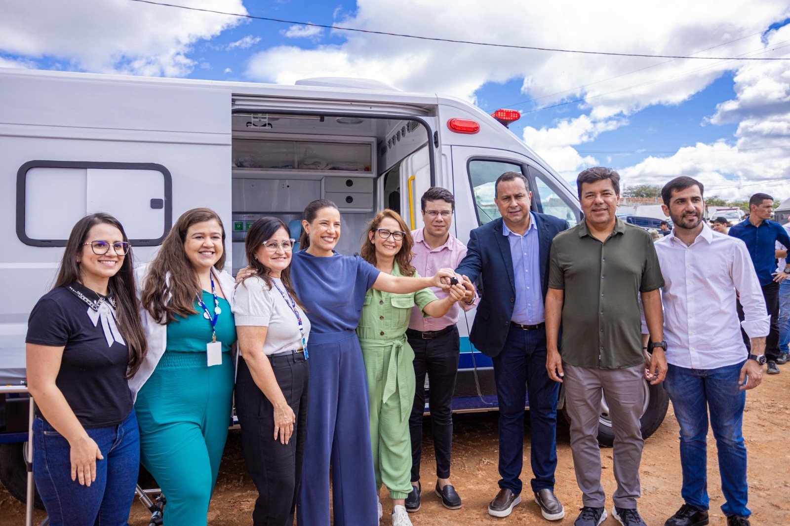 DIA MEMORÁVEL: Com indicações de Débora Almeida, São Bento do Una celebra entregas do Governo do Estado para Agricultura, Saúde e Segurança