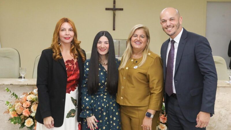 Andréa Medeiros prestigia diplomação da nova diretoria da OAB Jaboatão/ Moreno