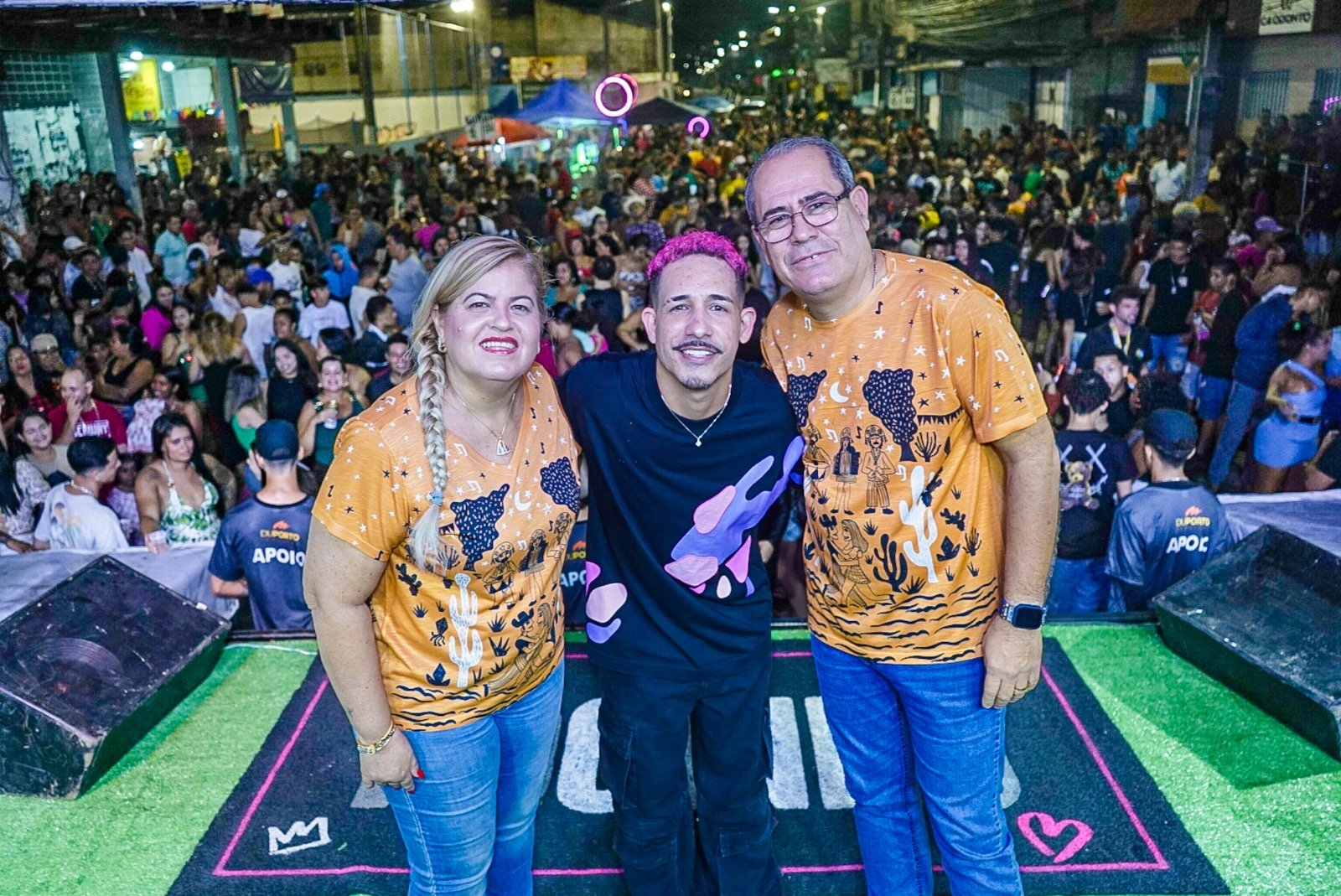 Mano e Andrea Medeiros visitam polo junino do Curado IV, no Jaboatão dos Guararapes