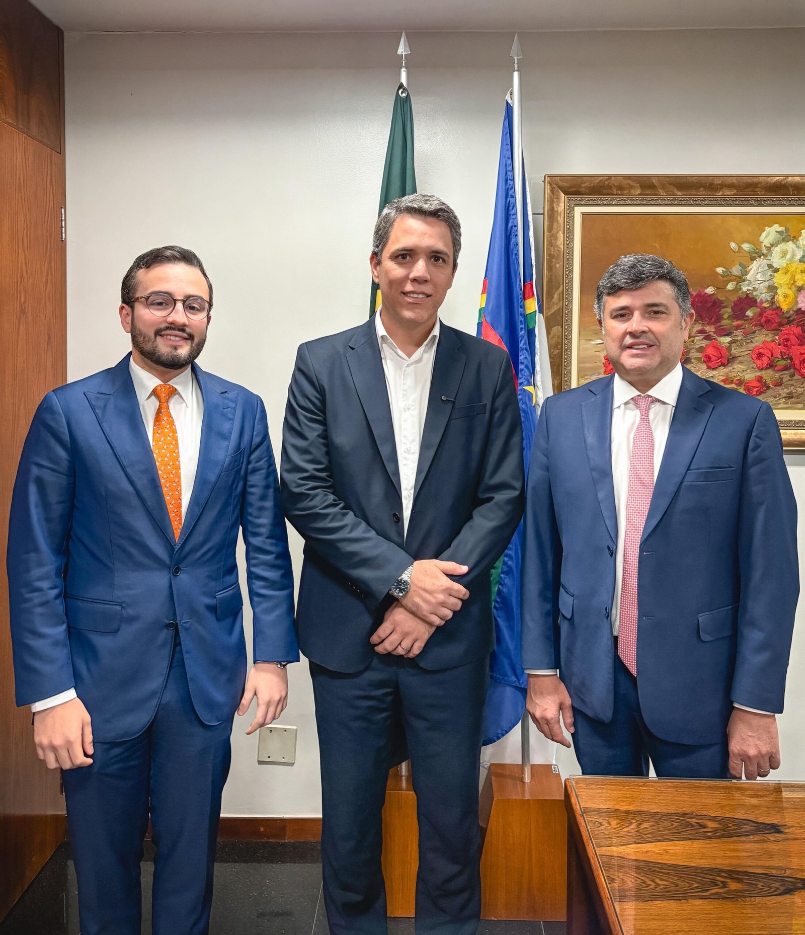 Lula e Eduardo da Fonte comemoram aprovação da PEC 66/2023 ao lado do vice-presidente da Amupe, Pedro Freitas