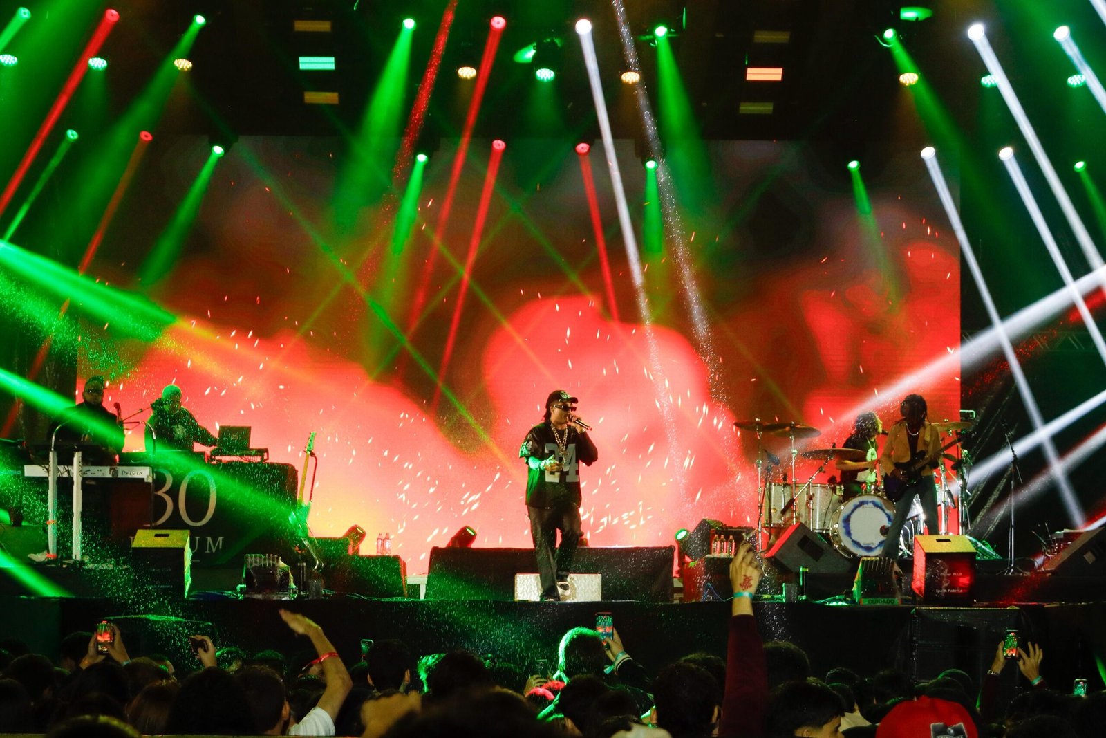 Segunda noite do Festival de Inverno reúne multidão na Praça Mestre Dominguinhos