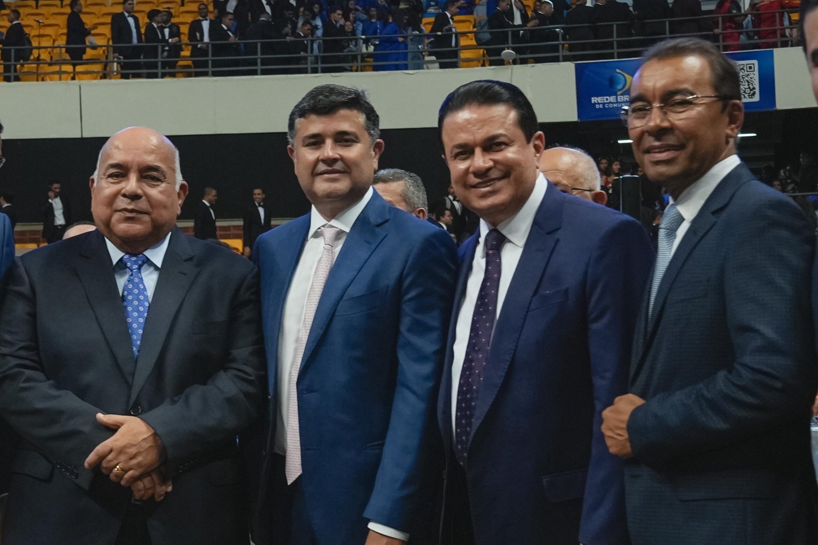 Eduardo da Fonte participa do 43º Congresso de Jovens da Assembleia de Deus ao lado do deputado Adalto Santos e de Edilson Tavares