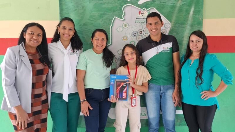 Estudante recebe tablet do concurso Ler Bem em Jataúba