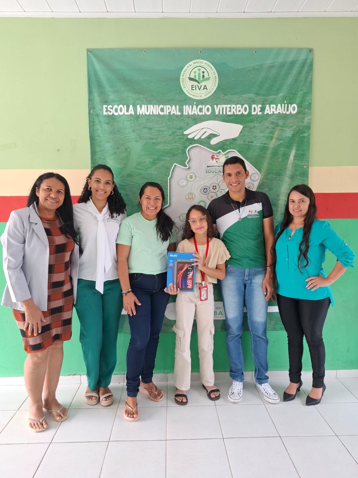 Estudante recebe tablet do concurso Ler Bem em Jataúba