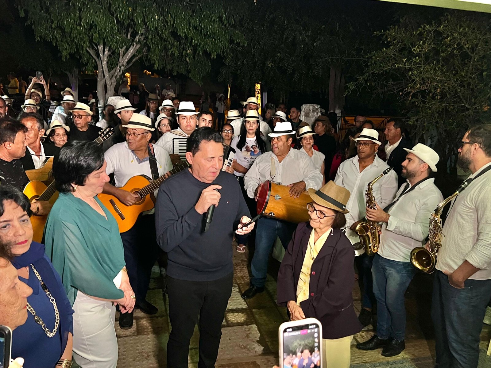 Prefeita de Floresta Rorró expande tradição cultural e encanta distrito de Nazaré com primeira edição do Nazaré em Serenata