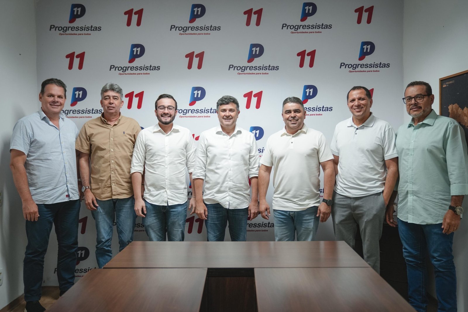 Eduardo e Lula da Fonte se reúnem com lideranças de Brejão para discutir incentivo fiscal a empresas de materiais de construção