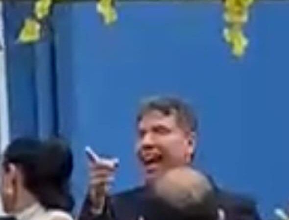 Aniversário do Cabo é marcado por protestos de mães atípicas e professores em greve