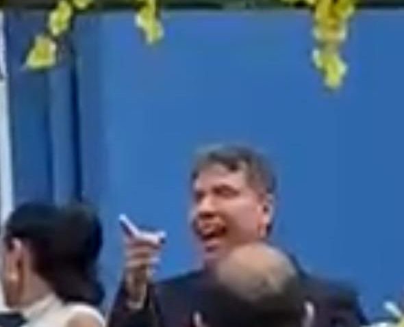 Aniversário do Cabo é marcado por protestos de mães atípicas e professores em greve