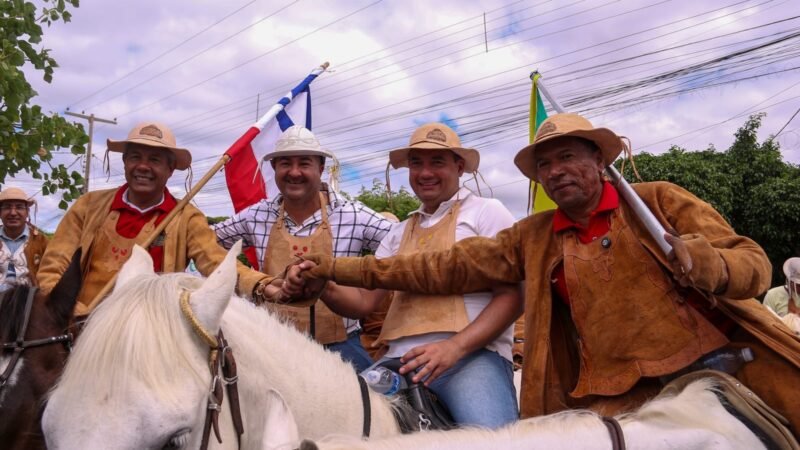 Prefeito de Juazeiro participa da tradicional Festa do Vaqueiro de Curaçá ao lado do Governador Jerônimo Rodrigues