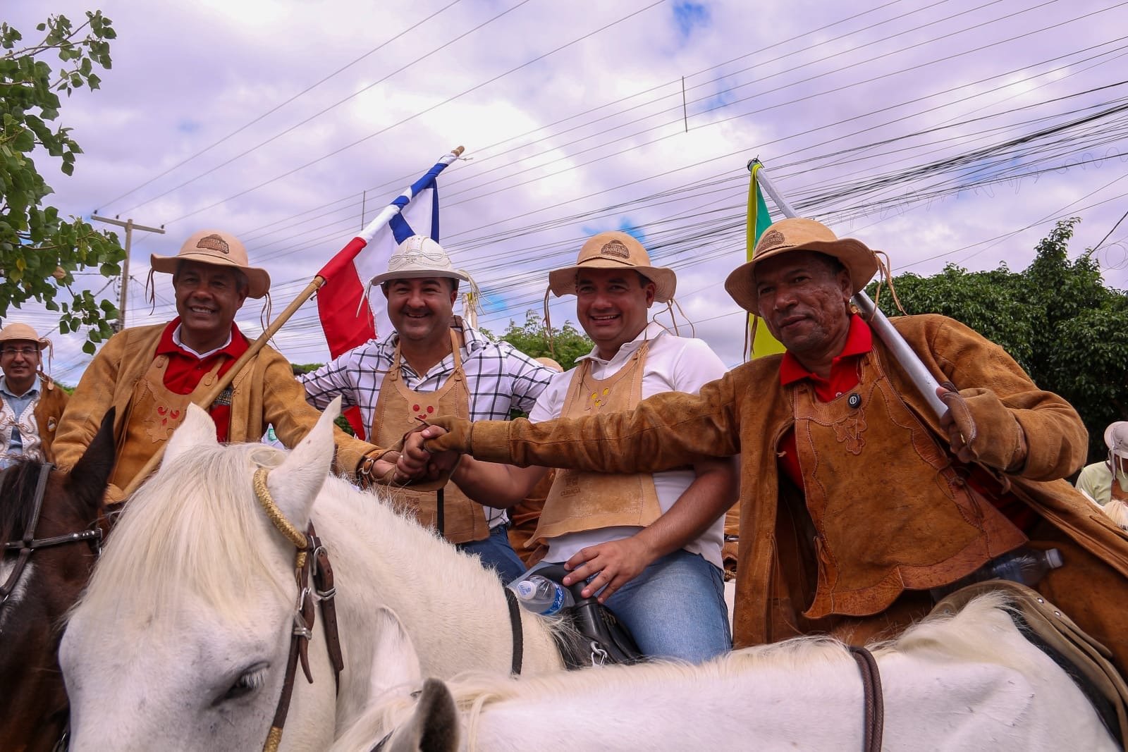 Prefeito de Juazeiro participa da tradicional Festa do Vaqueiro de Curaçá ao lado do Governador Jerônimo Rodrigues