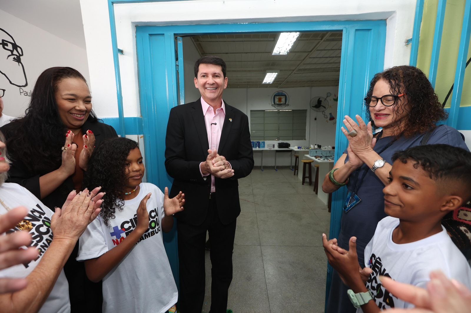 Simão Durando recebe ministra Luciana Santos para entrega de laboratórios científicos em Petrolina