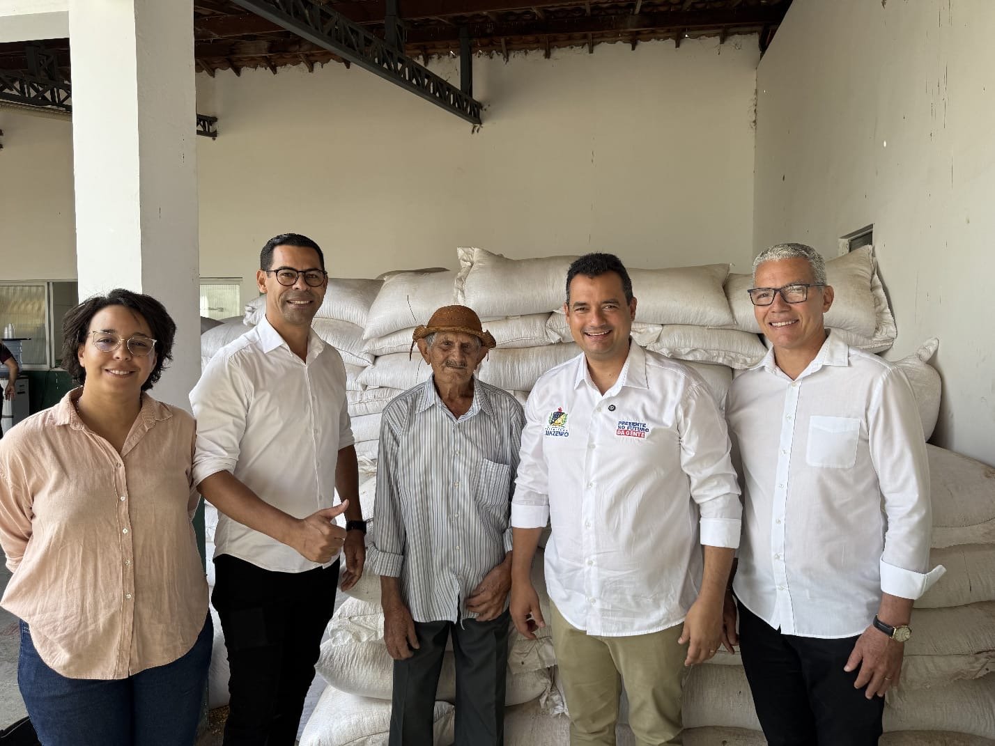 Prefeitura de Juazeiro inicia entrega de milho para pequenos produtores afetados pela estiagem