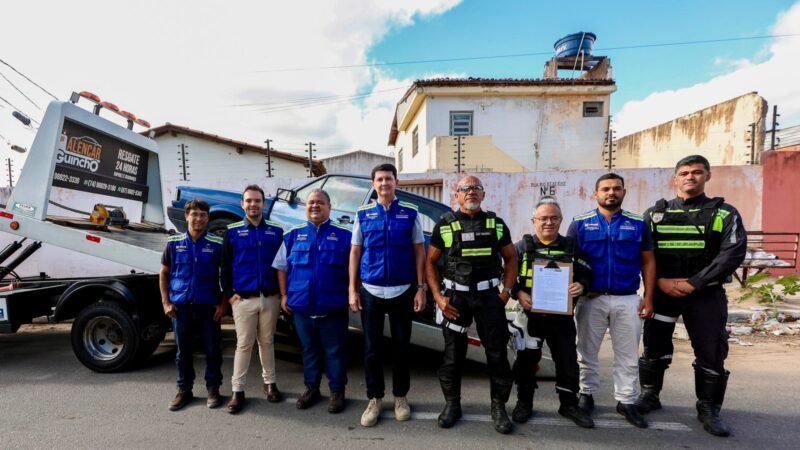 Simão Durando dá início à nova etapa do “Petrolina + Limpa” com retirada de veículos abandonados e sucatas das ruas