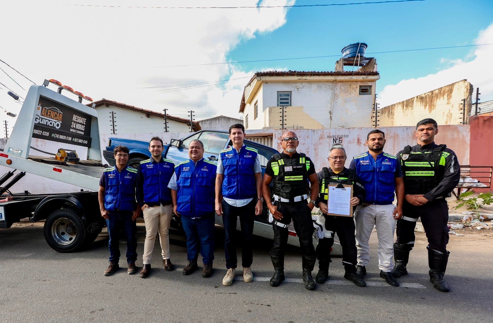 Simão Durando dá início à nova etapa do “Petrolina + Limpa” com retirada de veículos abandonados e sucatas das ruas