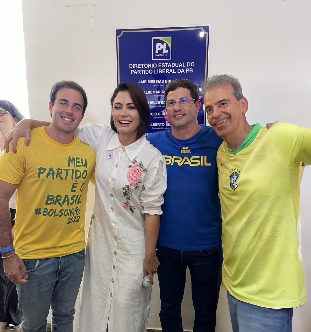 Coronel Alberto Feitosa e Gilson Filho ao lado de Michelle Bolsonaro na Paraíba