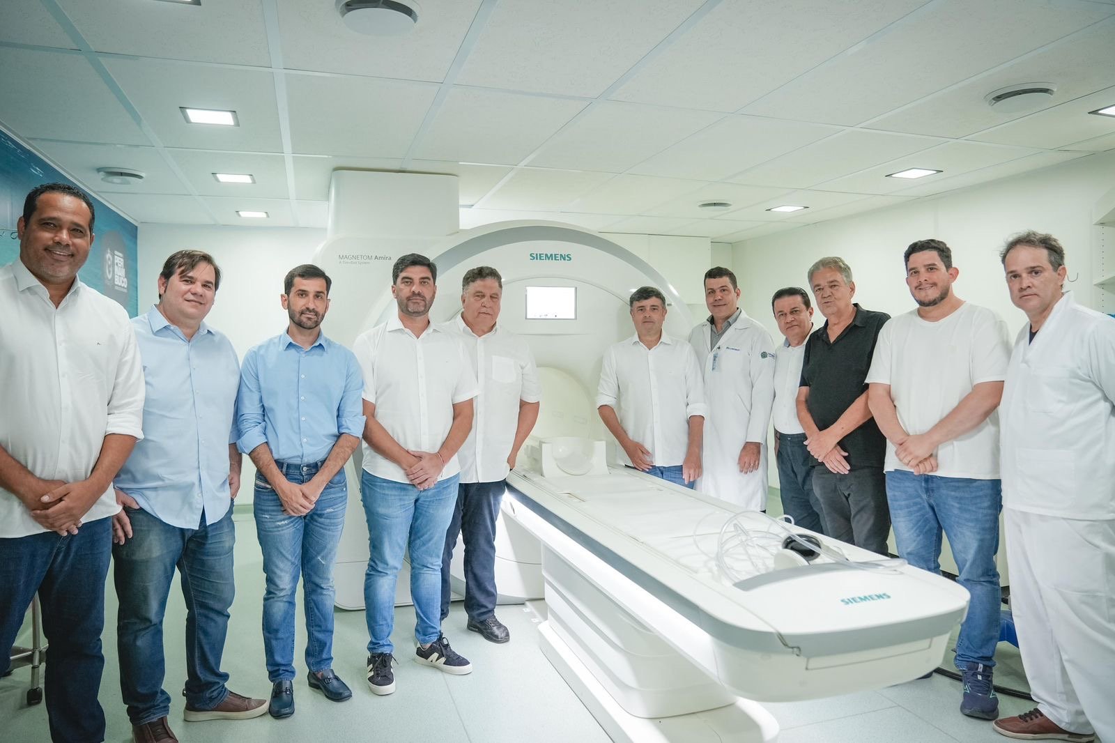 Deputado Eduardo da Fonte entrega novo equipamento de ressonância magnética ao Hospital da Restauração