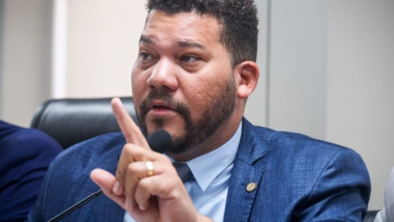 Deputado Abimael Santos propõe criação de estoques para desastres naturais