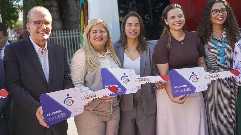 Governo entrega nove vans do programa PE Conduz e beneficia também Jaboatão