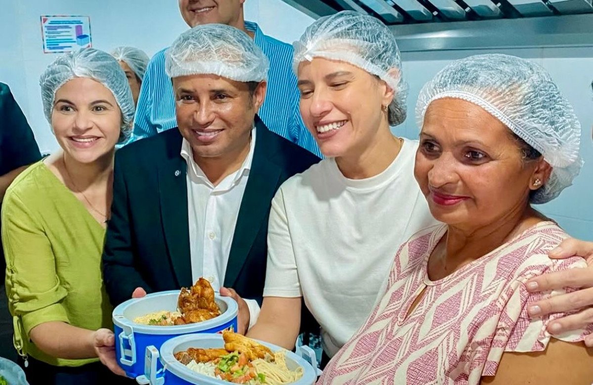 Ao lado de Raquel, Albino Silva entrega segunda cozinha comunitária do Condado