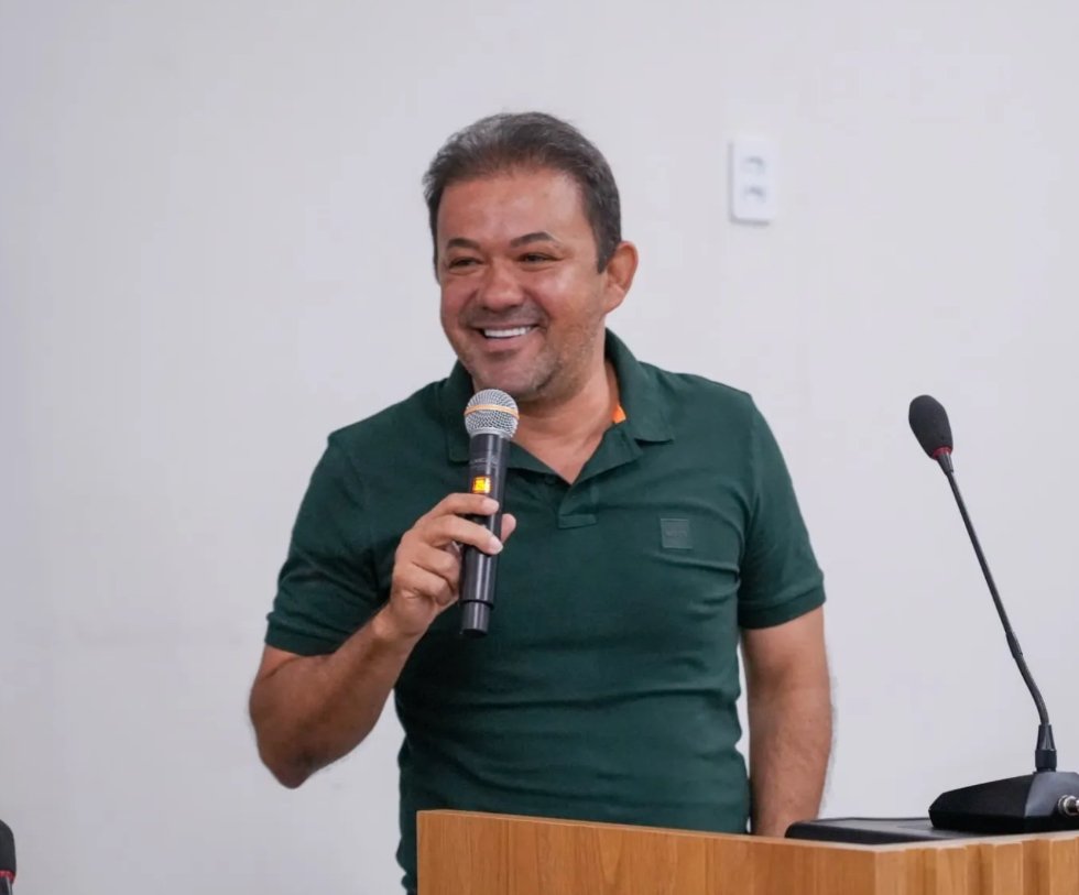 Prefeito Evilásio Mateus inicia pagamento do 13º salário antecipado em Araripina