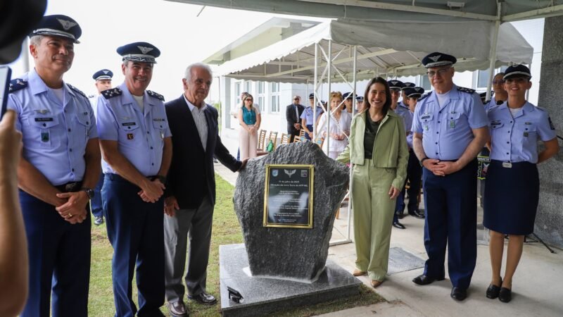 Governadora Raquel Lyra participa da inauguração da Torre de Controle da Base Aérea do Recife, ao lado do ministro José Múcio
