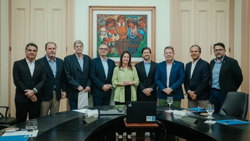 Governadora Raquel Lyra reúne representantes de setores pernambucanos para debater permanência da atividade econômica após anúncio de tarifaço dos Estados Unidos