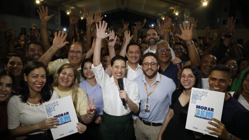 Em Jaboatão dos Guararapes, governadora Raquel Lyra entrega chaves de mais 61 residências a famílias beneficiadas pelo Morar Bem PE – Entrada Garantida
