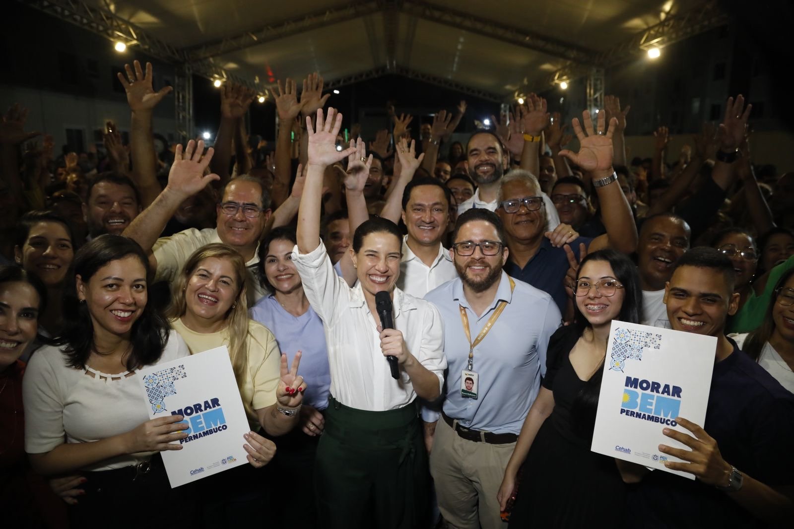 Em Jaboatão dos Guararapes, governadora Raquel Lyra entrega chaves de mais 61 residências a famílias beneficiadas pelo Morar Bem PE – Entrada Garantida