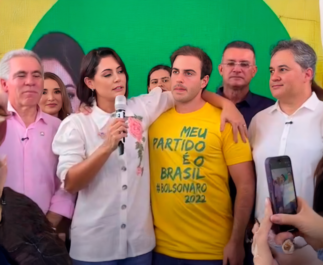 Michelle Bolsonaro se solidariza com Gilson Filho durante evento do PL na Paraíba