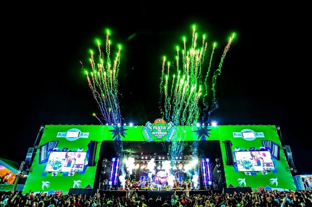 Banda Seu Desejo é destaque na 1ª noite de Festa do Interior em Casa Nova, incendiando corações e homenageando a cidade