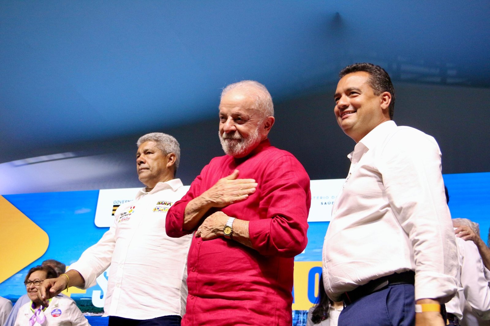 Prefeito Andrei pede ao presidente Lula investimentos para o projeto de urbanização de riachos e canais, durante o evento do PAC da Saúde