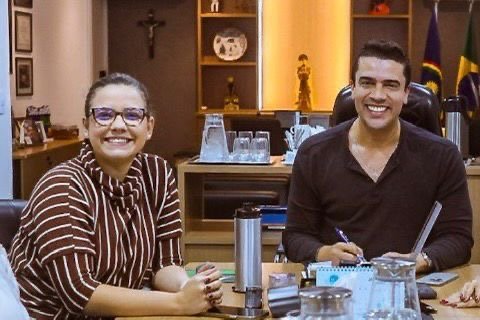 Rodrigo Pinheiro tira 15 dias de férias e passa o comando da prefeitura para a vice-prefeita Dayse Silva