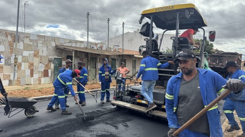 Prefeito de Juazeiro acompanha obras de pavimentação no João Paulo II e avanços do Complexo Viário