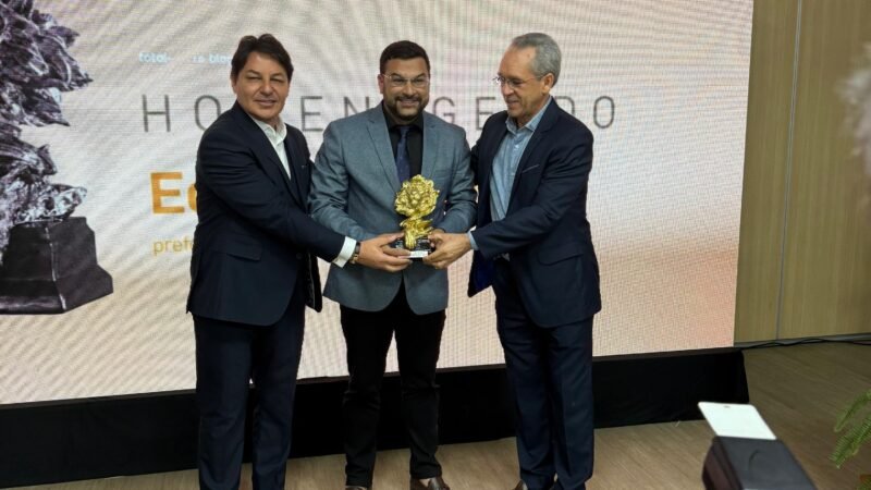 Prefeito de Bom Conselho recebe Troféu Leão Dourado e Selo de Transparência dos Festejos Juninos