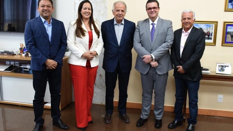 Evilásio Mateus Prefeito de Araripina conquista duas vagas permanentes de peritos médicos federais do INSS junto ao Ministro Woney Queiroz