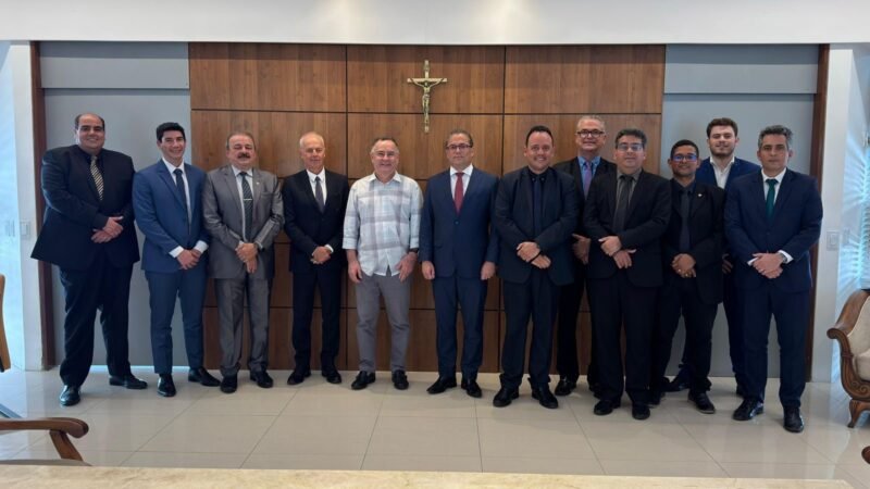 Prefeito Zeca Cavalcanti recebe desembargadores em seu gabinete e celebra marco histórico para o Judiciário