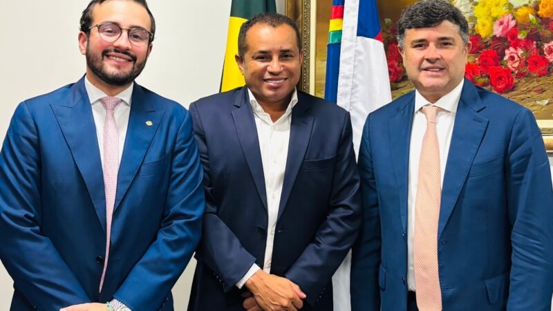 Deputados Eduardo e Lula da Fonte parabenizam prefeito Albino por instituir duas merendas por turno em sala de aula