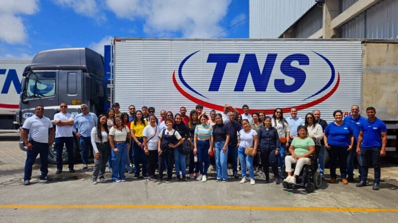 Aprendizagem e oportunidades: alunos de cursos de logística do Jaboatão dos Guararapes visitam empresa da área