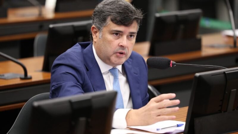 Comissão de Fiscalização aprova audiência pública de Eduardo da Fonte para discutir passagens e oferta de voos para o Sertão