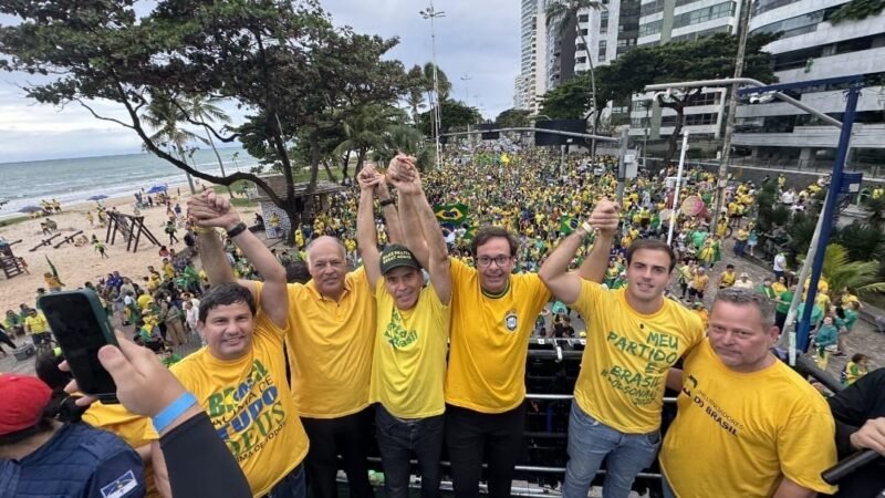 Manifestação “Reaja Brasil” reúne multidão no Recife em defesa da liberdade