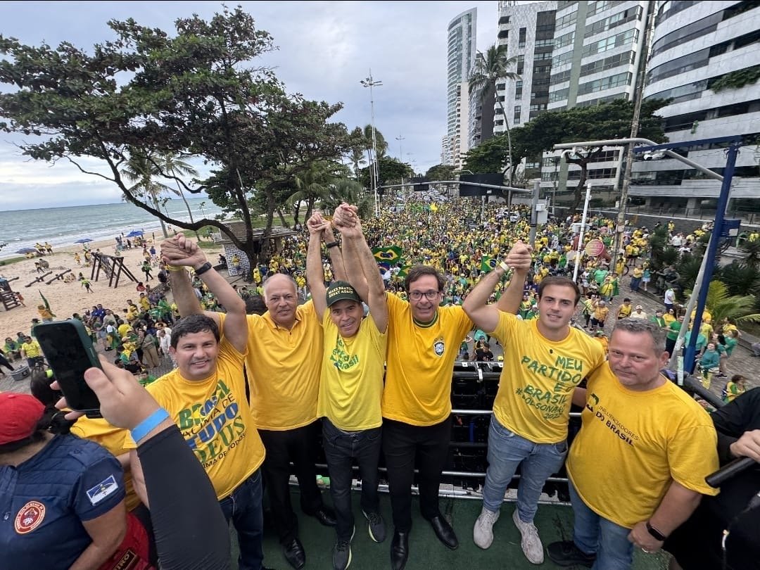 Manifestação “Reaja Brasil” reúne multidão no Recife em defesa da liberdade