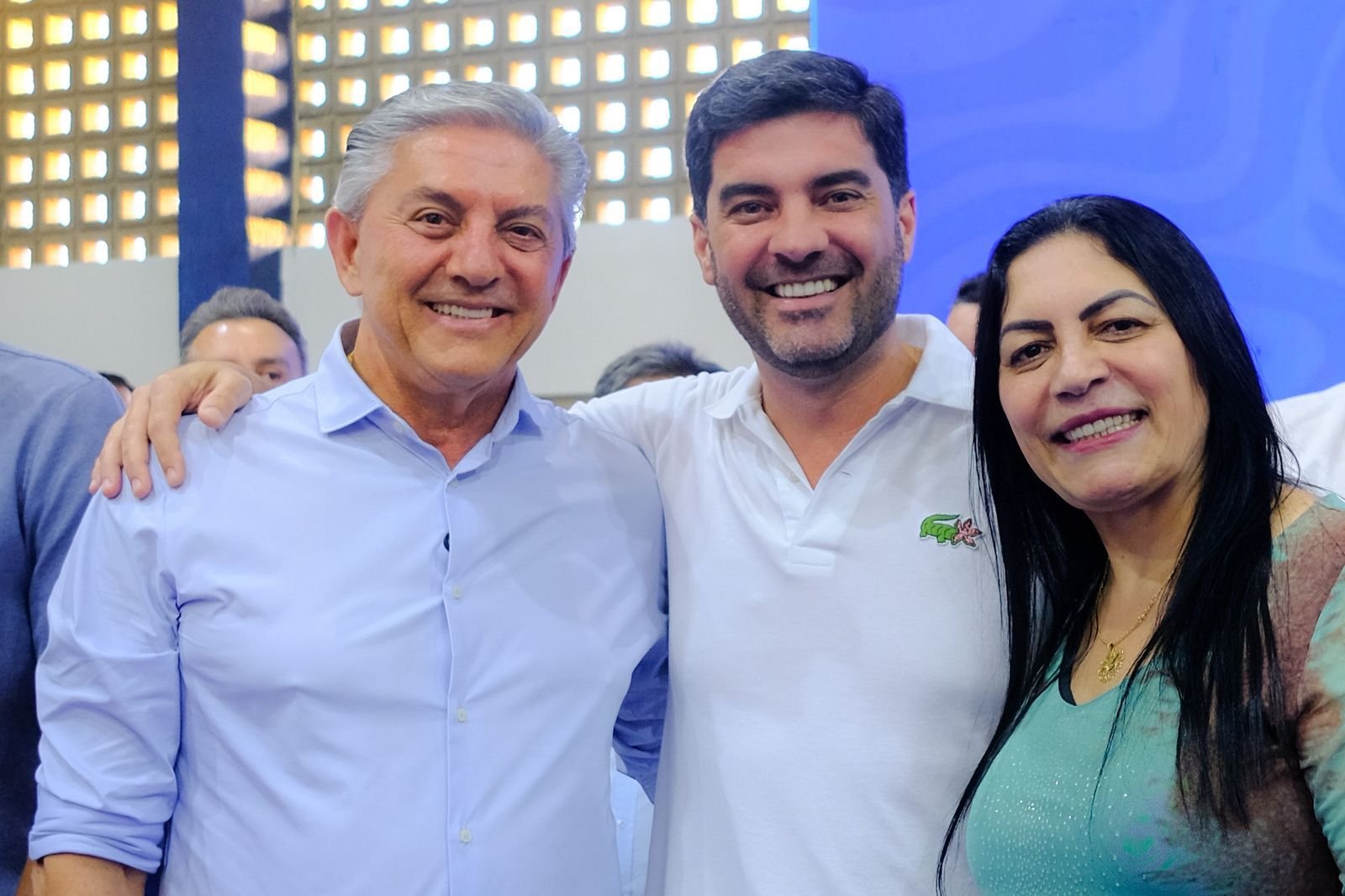 Kaio Maniçoba celebra ordem de serviço da PE-145, ao lado de Dra Cátia e Roberto Asfora