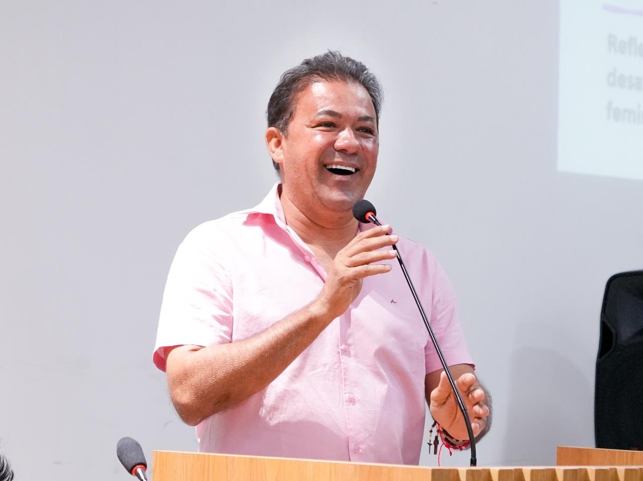 Prefeito Evilásio Mateus assina ordem de serviço para construção de creche e escola em tempo integral em Araripina