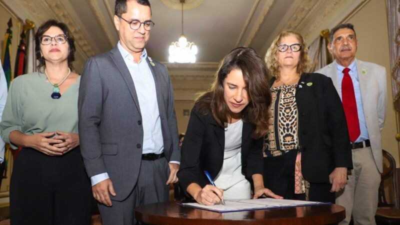 Governadora Raquel Lyra empossa novos conselheiros estaduais de saúde e reforça compromisso com o SUS em Pernambuco