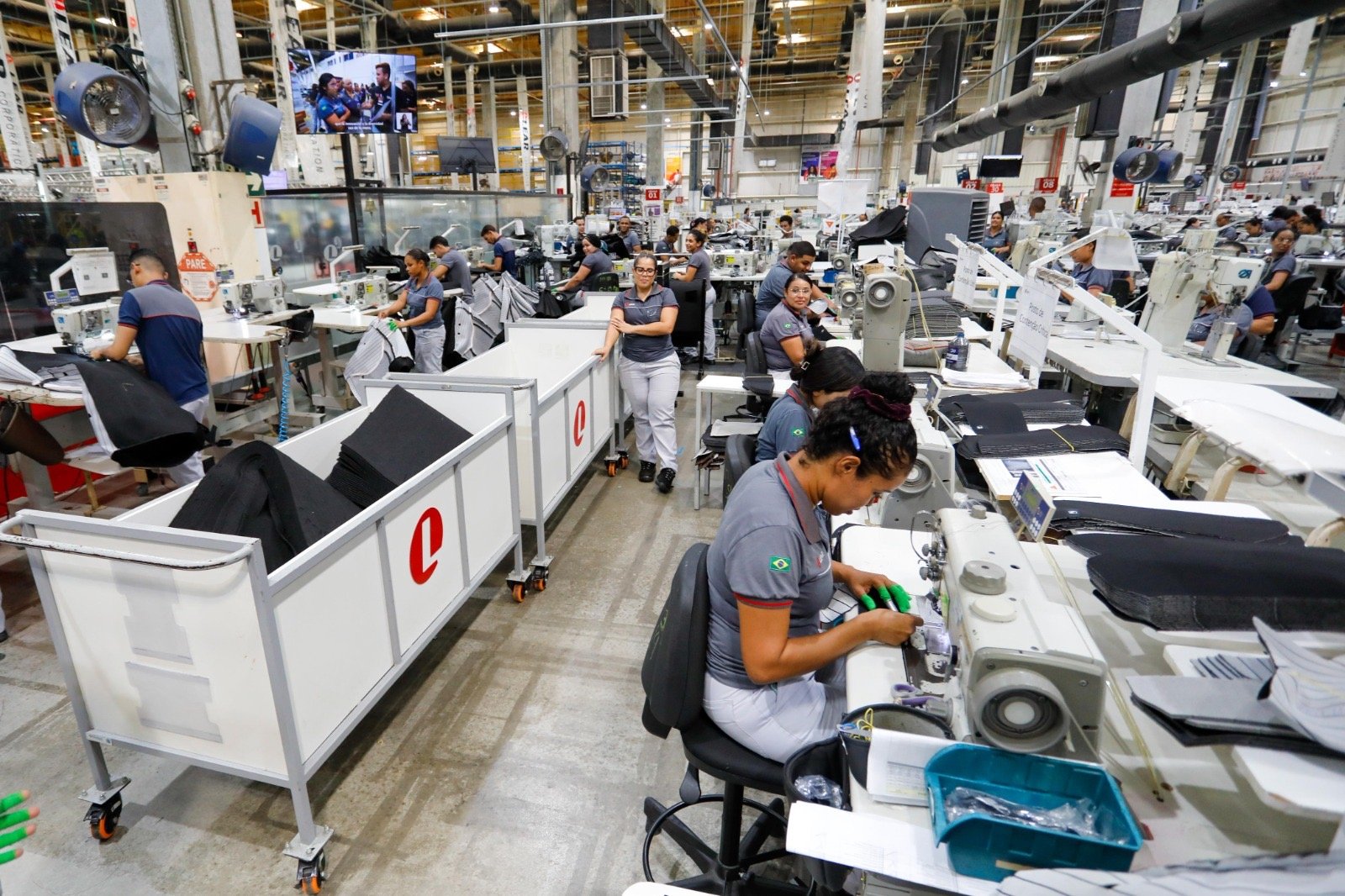 Pernambuco gera mais de 5 mil empregos em junho e se destaca com salário médio acima da média do Nordeste