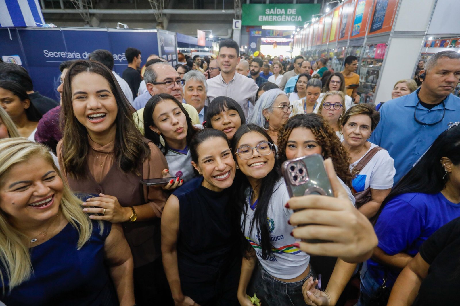 Governadora Raquel Lyra abre última etapa do Circuito Literário de Pernambuco e anuncia início do pagamento de crédito para compra de tênis por alunos da rede estadual