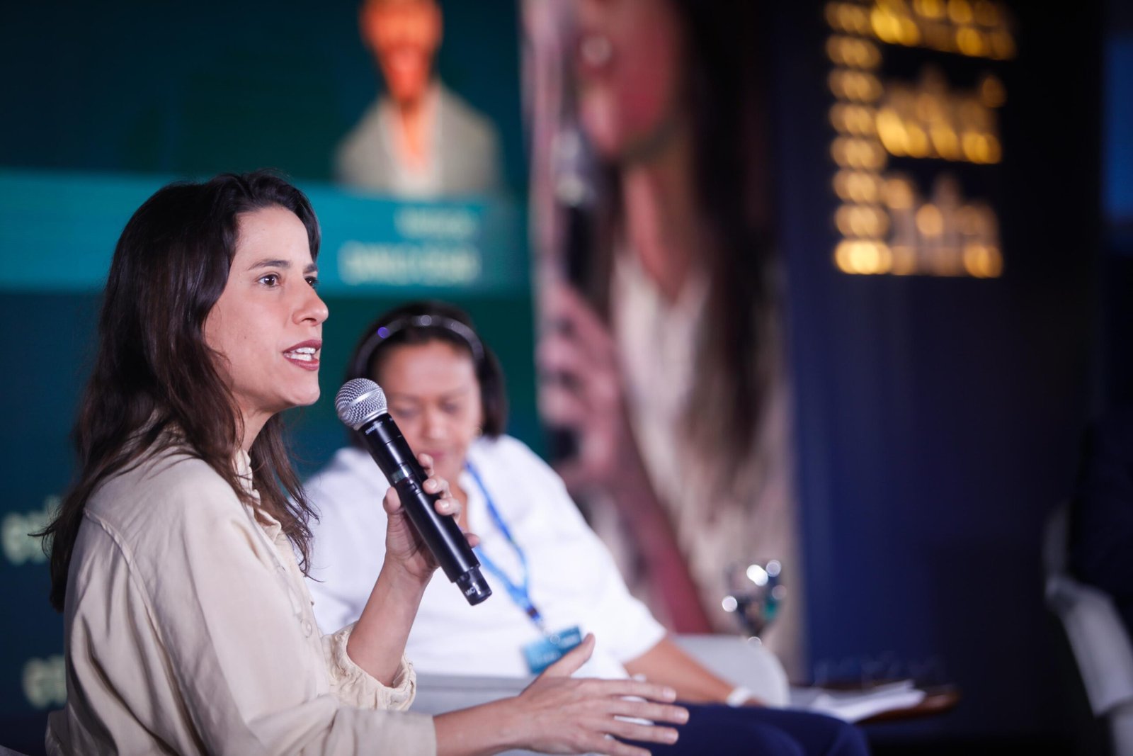 Em encontro do Esfera no Recife, governadora Raquel Lyra apresenta ações diante do tarifaço e destaca avanços na infraestrutura